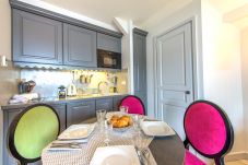 cuisine, baie des voiles, location saisonnière, annecy, vacances, lac, montagne, luxe, appartement, hôtel, neige, soleil  