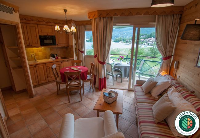 Location saisonnière dans le sud de la france Location maison au bord du lac d'Annecy, Hotel de luxe a annessy, séjour sur-mesure en Bord de mer, appartement à louer