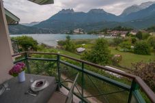 balcon, baie des voiles, location saisonnière, vacances, annecy, lac vue, montagne, luxe, appartement, hôtel, neige, soleil