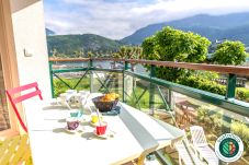 Location maison au bord du lac d'Annecy pour famille, appartement avec plage privée, hotel vue sur le lac annessy