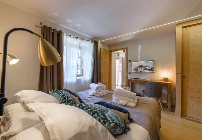 Chalet à La Clusaz - LCZ - SKI IN/OUT Luxueux chalet 5*, jacuzzi - 9p Chalet à La Clusaz - LCZ - SKI IN/OUT Luxueux chalet 5*, jacuzzi - 9p