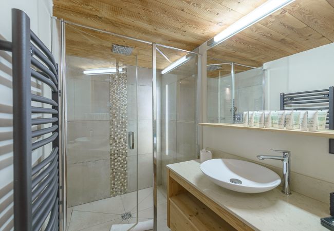Chalet à La Clusaz - LCZ - SKI IN/OUT Luxueux chalet 5*, sauna - 22p Chalet à La Clusaz - LCZ - SKI IN/OUT Luxueux chalet 5*, sauna - 22p