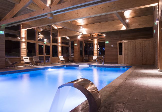  à La Clusaz - LCZ - Charmant T6 coeur village piscine spa, 4*