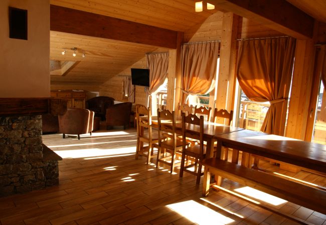 Appartement à La Clusaz - LCZ - Charmant T6 coeur village piscine spa, 4* Appartement à La Clusaz - LCZ - Charmant T6 coeur village piscine spa, 4*