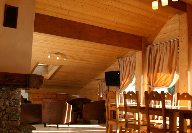 Appartement à La Clusaz - LCZ - Charmant T6 coeur village piscine spa, 4* Appartement à La Clusaz - LCZ - Charmant T6 coeur village piscine spa, 4*