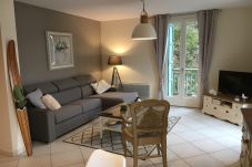 salon, appartement, luxe, location saisonnière, annecy, vacances, vue lac, montagne, hôtel, plage privée, neige, soleil 