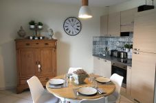 cuisine, appartement, luxe, location saisonnière, annecy, vacances, vue lac, montagne, hôtel, plage privée, neige, soleil 
