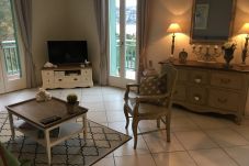 salon, appartement, luxe, location saisonnière, annecy, vacances, vue lac, montagne, hôtel, plage privée, neige, soleil 