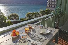 balcon, appartement, luxe, location saisonnière, annecy, vacances, vue lac, montagne, hôtel, plage privée, neige, soleil 