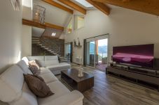 salon, maison, appartement, luxe, location saisonnière, annecy, vacances, vue lac, montagne, hôtel, jacuzzi, neige, soleil 