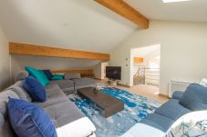 salon, maison, appartement, luxe, location saisonnière, annecy, vacances, vue lac, montagne, hôtel, jacuzzi, neige, soleil 