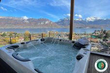 appartement,  jacuzzi, vue lac, location saisonnière, conciergerie haut de gamme, vacances, hôtel, annecy, été 