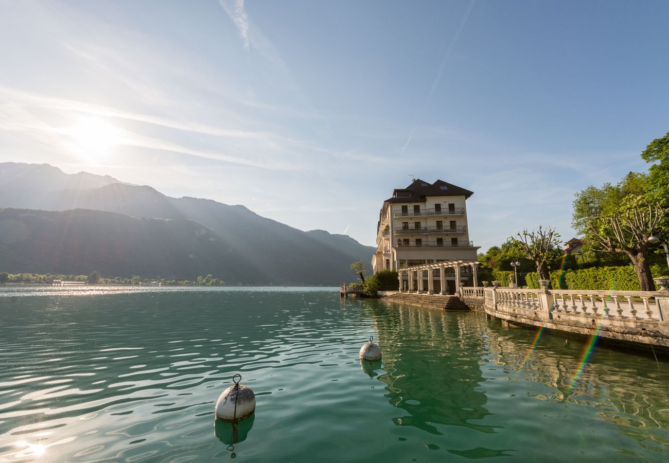 LLA Selections - Location saisonnière de maisons et chalets Premium lac, appartement, luxe, location saisonnière, annecy, vacances, vue lac, montagne, hôtel, plage privée, neige, soleil