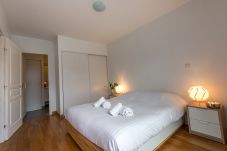 chambre, appartement, luxe, location saisonnière, annecy, vacances, vue lac, montagne, hôtel, plage privée, neige, soleil 