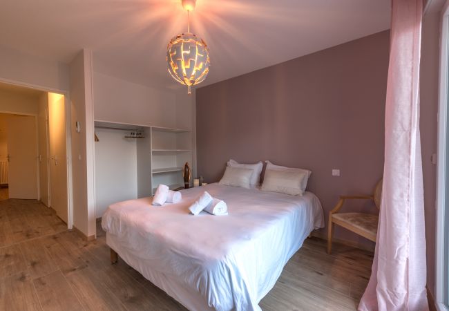 lac d'annecy France maison, luxe, location saisonnière, conciergerie haut de gamme, vacances, neige, hôtel, soleil, été, lac, annecy