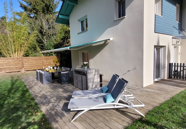 LLA Selections - Location saisonnière de maisons et chalets Premium maison, luxe, location saisonnière, conciergerie haut de gamme, vacances, neige, hôtel, st jorioz, soleil, été, lac, annecy