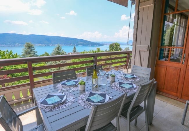 location saisonnière au bord du lac d'Annecy maison, luxe, location saisonnière, annecy, vacances, vue lac, montagne, hôtel, neige, soleil, plage, famille, jardin