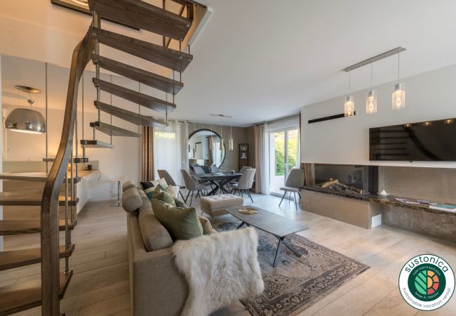 LLA Selections - Location saisonnière de maisons et chalets Premium maison à louer, jardin, saint-jorioz, proche du lac, location saisonnière, conciergerie haut de gamme, vacances, annecy, été