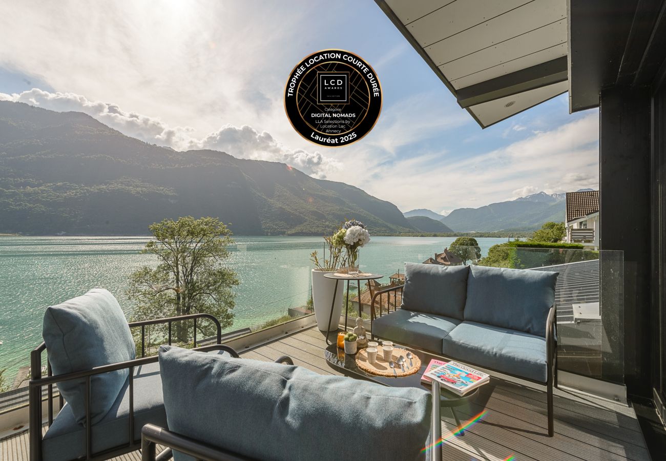 Location au bord du lac d'Annecy avec vue panoramique et terrasse Location au bord du lac d'Annecy avec vue panoramique et terrasse