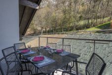 balcon, appartement, luxe, location saisonnière, annecy, vacances, vue lac, montagne, hôtel, taillefer, neige, soleil 