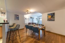 salle à manger, appartement, luxe, location saisonnière, annecy, vacances, lac, montagne, hôtel, plage privée, neige, soleil 