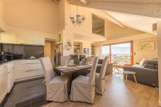 salon, appartement, luxe, location saisonnière, annecy, vacances, vue lac, montagne, hôtel, neige, soleil, plage, famille