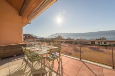 balcon, appartement, luxe, location saisonnière, annecy, vacances, vue lac, montagne, hôtel, neige, soleil, plage, famille 