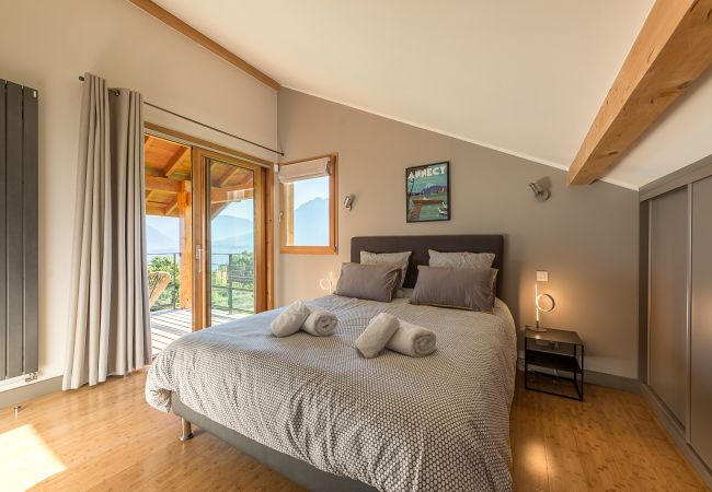 Chambre parentale avec terrasse privée et vue lac Chambre parentale avec terrasse privée et vue lac