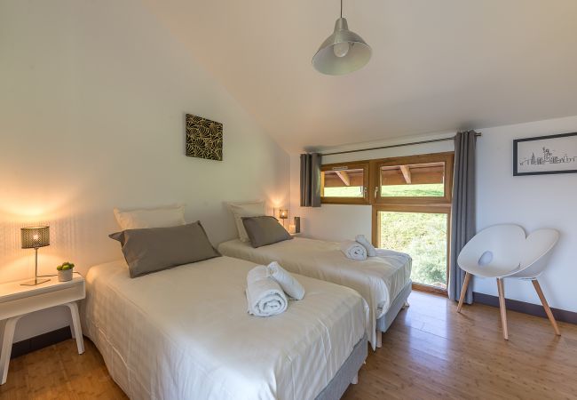 location annecy et alentours maison, luxe, location saisonnière, annecy, vacances, neige, plage, hôtel, soleil, hiver, Saint-Jorioz, montagnes, lac