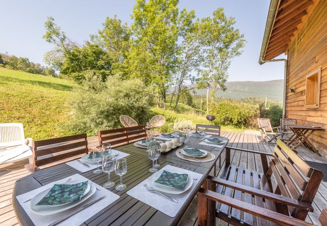maisons à louer à annecy france terrasse, location, luxe, soleil, partage, barbecue, Saint Jorioz, jardin, vacances, location saisonnière, cosy, charmant