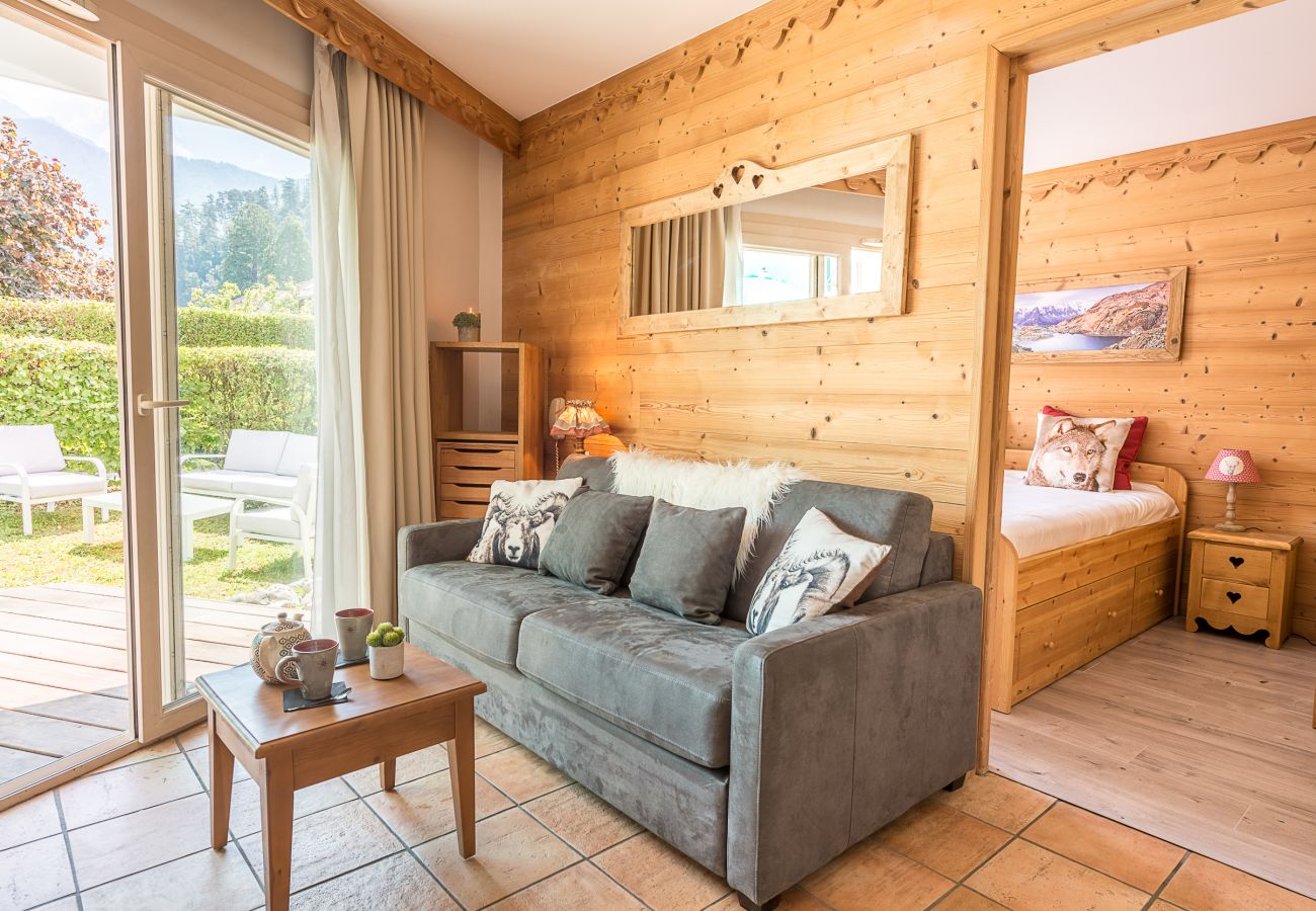 Salon avec vue montagne - Location saisonnière salon, canapé, vue montagne, grand studio, appartement, vacances, location saisonnière