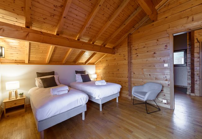 Chambre à coucher - Chalet Saint Jorioz chambre, maison, chalet, luxe, location saisonnière, annecy, vacances, vue lac, montagne, hôtel, plage privée, neige, soleil