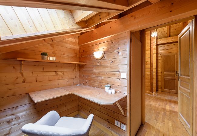 Bureau - Séminaire à Saint-Jorioz  bureau, maison, chalet, luxe, location saisonnière, annecy, vacances, vue lac, montagne, hôtel, plage privée, neige, soleil