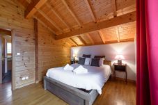 chambre, maison, chalet, luxe, location saisonnière, annecy, vacances, vue lac, montagne, hôtel, plage privée, neige, soleil 