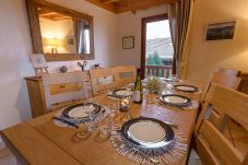 table, maison, chalet, luxe, location saisonnière, annecy, vacances, vue lac, montagne, hôtel, plage privée, neige, soleil 