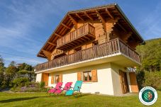 chalet de luxe, vue lac, location saisonnière, conciergerie haut de gamme, vacances, hôtel, annecy, été, jardin, airbnb