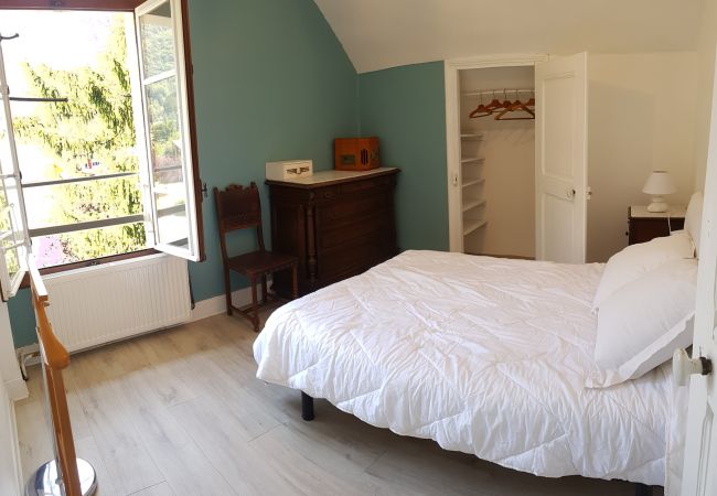 Maison à Sévrier - VILLA JEANNOT PIEDS DANS L'EAU mini 2 nuits Maison à Sévrier - VILLA JEANNOT PIEDS DANS L'EAU mini 2 nuits