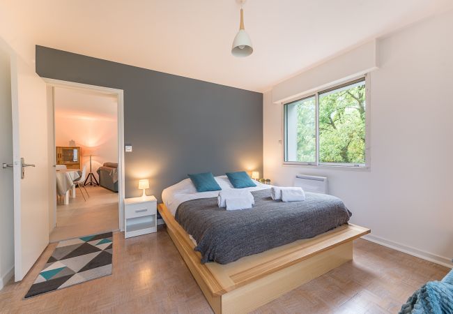 LLA Selections - Location saisonnière de maisons et chalets Premium chambre, appartement, balcon, location vacances annecy, Saint Jorioz, annecy, lac d'Annecy,