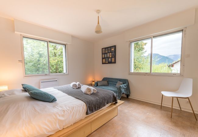lac d'Annecy air bnb  appartement, luxe, location saisonnière, annecy, vacances, neige, plage, hôtel, soleil, hiver, Saint-Jorioz, montagnes, lac