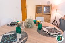 appartement, 4 personnes, terrasse, soleil, location saisonnière, conciergerie haut de gamme, vacances, hôtel, annecy, lac