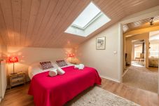 chambre double, location saisonnière, annecy, vacances, lac, montagne, luxe, maison, villa, hôtel, neige, soleil 