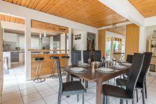 salle à manger, location saisonnière, annecy, vacances, lac, montagne, luxe, maison, villa, hôtel, neige, soleil 