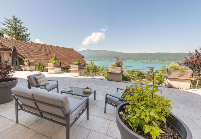 location maison lac annecy villa, luxe, location saisonnière, annecy, vacances, neige, piscine, hôtel, neige, soleil, hiver, jacuzzi, maison, vue lac