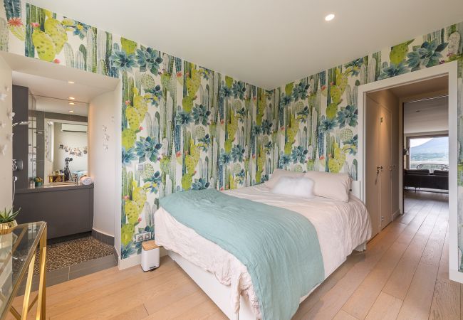 Appartement à Annecy - Lac annecy - 10th floor 360° lake and castle view. Appartement à Annecy - Lac annecy - 10th floor 360° lake and castle view.