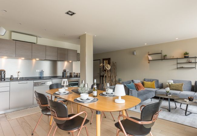 Appartement à Annecy - Lac annecy - 10th floor 360° lake and castle view. Appartement à Annecy - Lac annecy - 10th floor 360° lake and castle view.