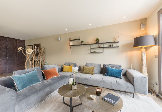 Appartement à Annecy - Lac annecy - 10th floor 360° lake and castle view. Appartement à Annecy - Lac annecy - 10th floor 360° lake and castle view.