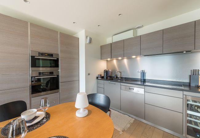 Appartement à Annecy - Lac annecy - 10th floor 360° lake and castle view. Appartement à Annecy - Lac annecy - 10th floor 360° lake and castle view.