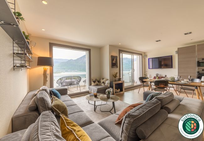 LLA Selections - Location saisonnière de maisons et chalets Premium location au lac d'Annecy en plein centre, airbnb avec parking, location saisonnière, conciergerie de luxe Haute-Savoie