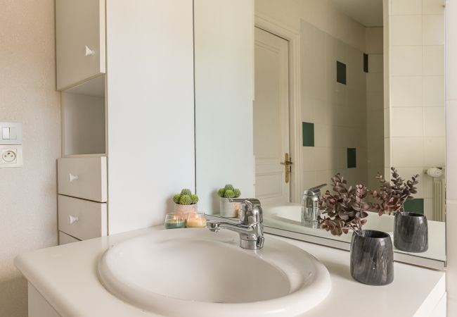 Salle de bain - Location saisonnière salle de bain, cocooning, location saisonnière, vacances, annecy, lac, montagne, luxe, maison, villa, hôtel, neige, soleil