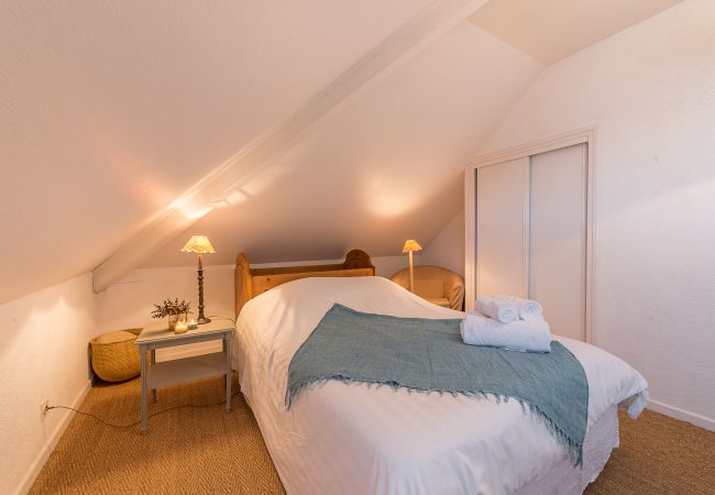 Chambre double - Location saisonnière chambre double, cocooning, location saisonnière, vacances, annecy, lac, montagne, luxe, maison, villa, hôtel, neige, soleil